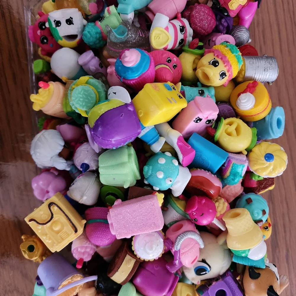 Shopkins Shopville Super Mall Playset with Huge Lot of Accessories - Picture 16 of 16